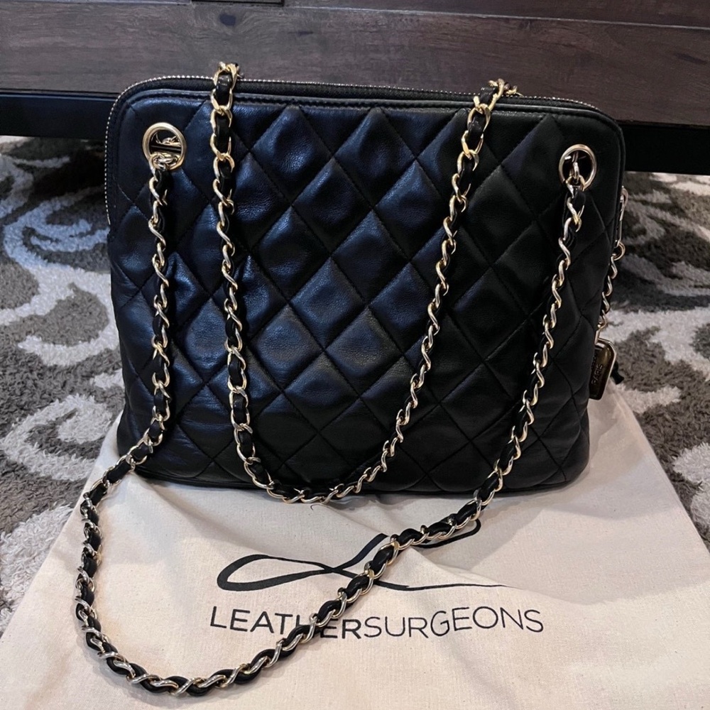 ✨Authentic Chanel Black Leather Quilted Chain Bag
